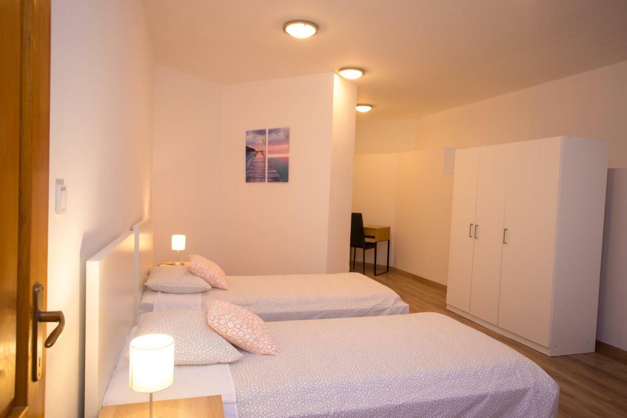Apartman Girasol Pula Exterior photo