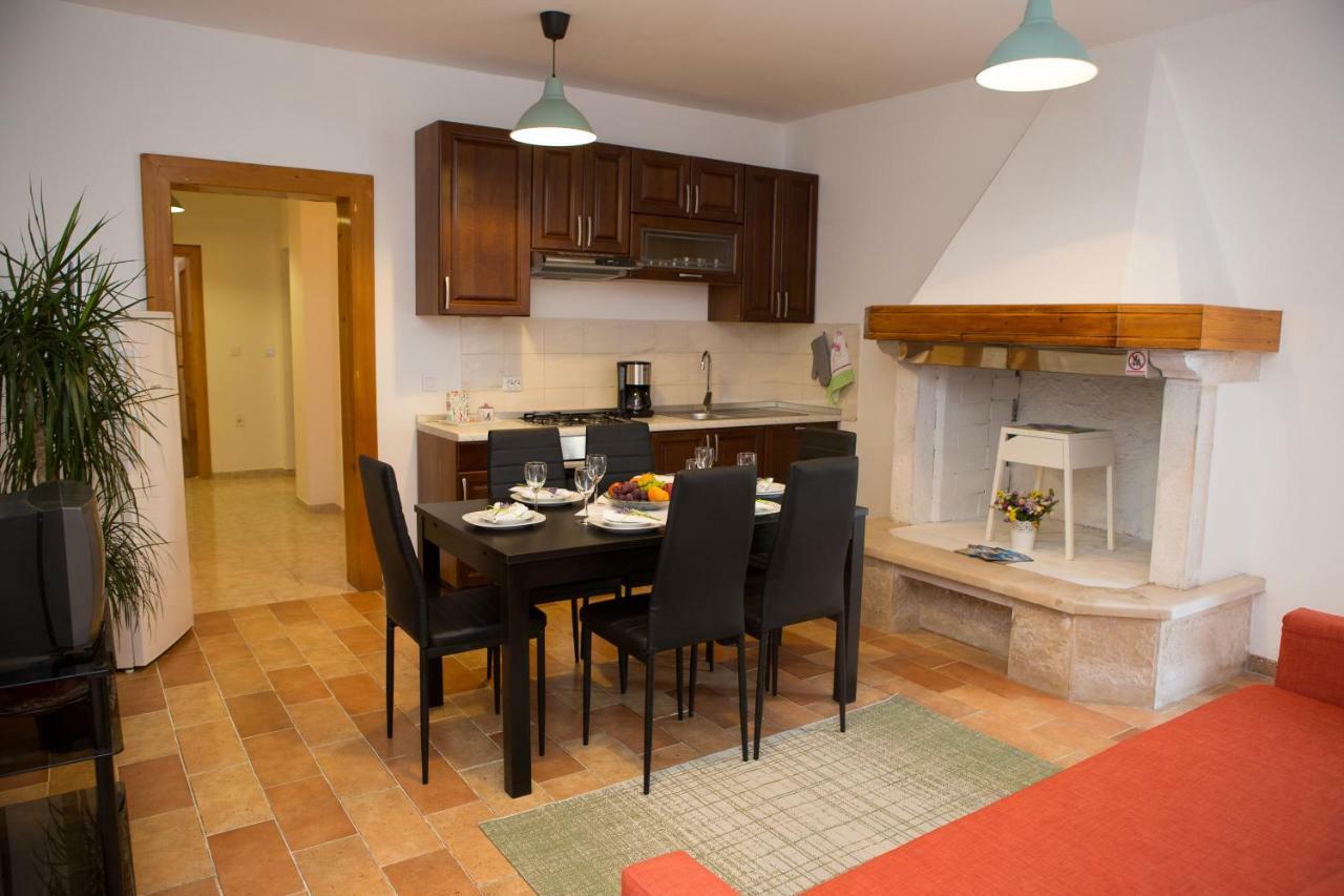 Apartman Girasol Pula Exterior photo