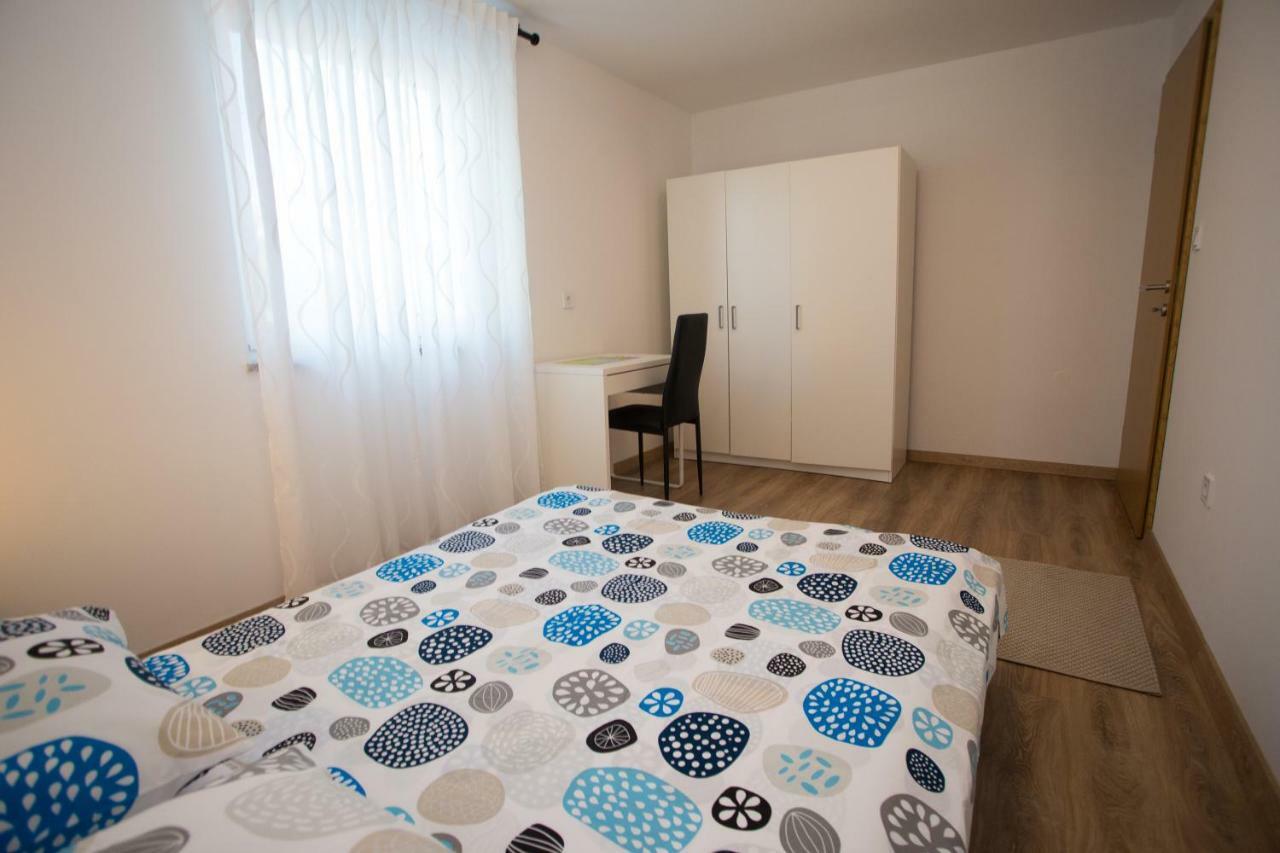 Apartman Girasol Pula Exterior photo