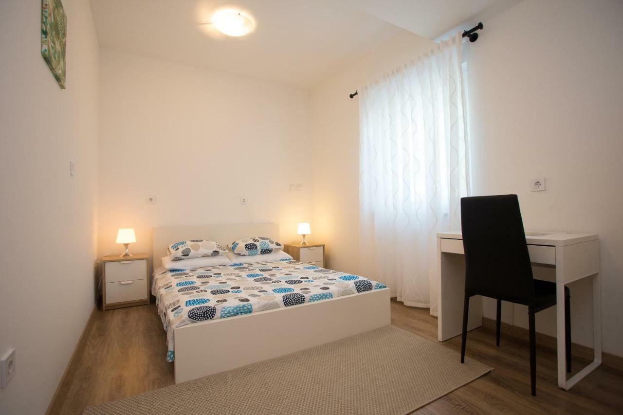 Apartman Girasol Pula Exterior photo