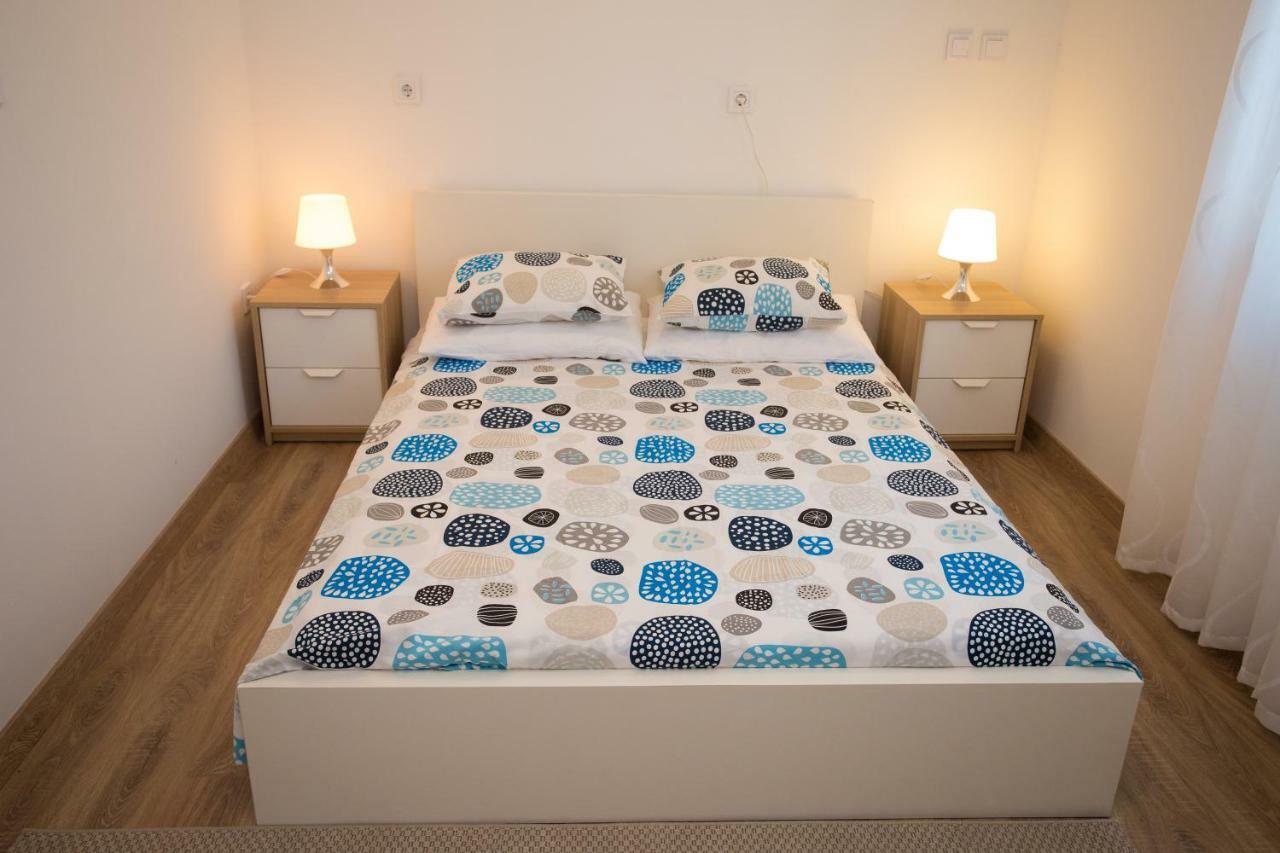 Apartman Girasol Pula Exterior photo