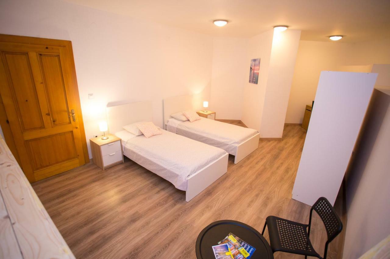 Apartman Girasol Pula Exterior photo