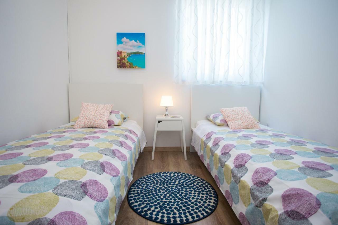 Apartman Girasol Pula Exterior photo